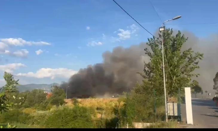 Zjarri tek landfilli i inceneratorit të Elbasanit, Policia: Nisëm hetim për të përcaktuar shkakun