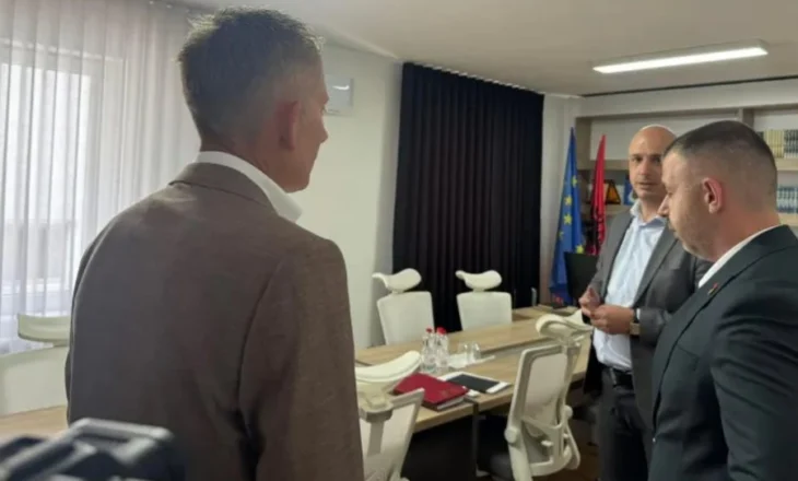 Zyrtarët serbë i “bezdis” flamuri kombëtar shqiptar, dështon takimi në Preshevë