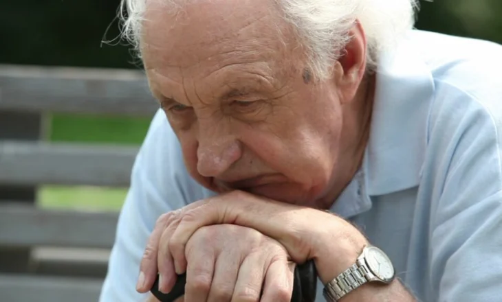 1 në 6 persona, të prekur nga vetmia/Sociologët: Fenomeni, jo vetëm te të moshuarit