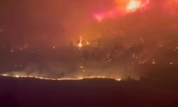 39 shtëpi të djegura në Skënderbegas të Gramshit! Flakët përfshijnë fshatin Nartë, banorët largohen të tmerruar
