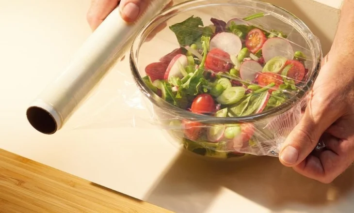 4 mënyra se si po e përdor gabim qesen plastike të ushqimeve