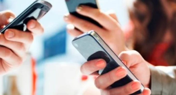 “86% e shqiptarëve përdorin internetin”/ Eurostat: Online 99% e të rinjve, por nuk kanë aftësi digjitale