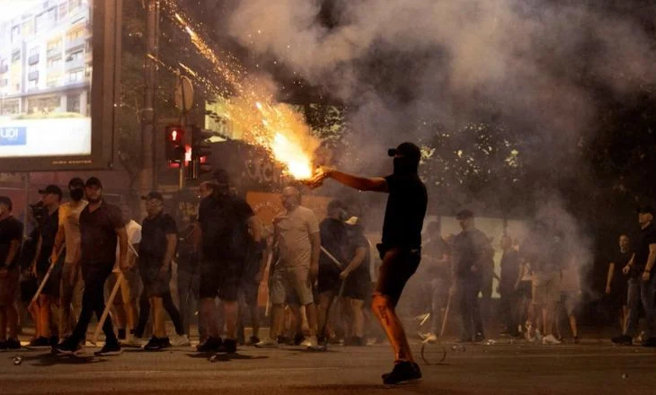 “9 muaj revoltë qytetare”/ Protestat antiqeveritare në Serbi, protestuesit kërkojnë zgjedhje të parakohshme, Vuçiç…