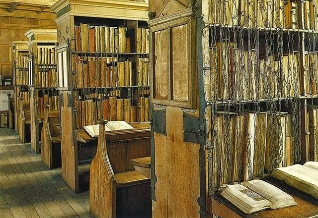 A e besoni: Dikur librat lidheshin me zingjirë në bibliotekë