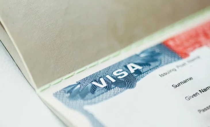 Administrata e Trumpit po rishikon 55 milionë të huajt me viza amerikane
