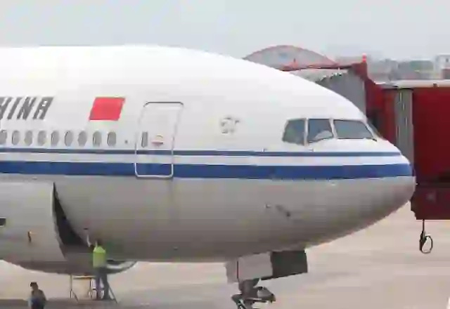 Aeroplani bën ulje emergjente në Siberinë perëndimore, shkak një defekt në motor