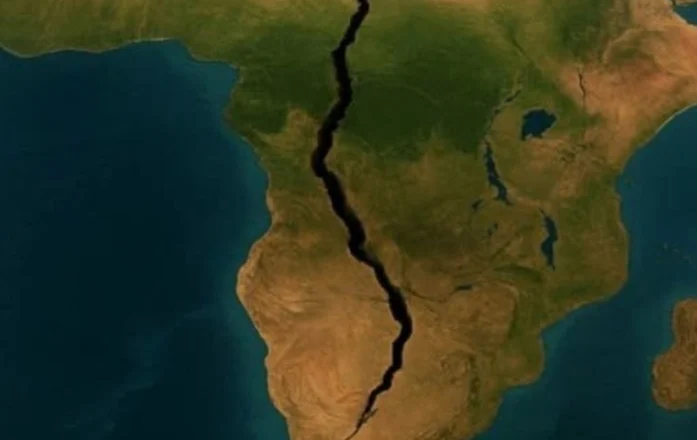 Afrika po ndahet më dysh: Çarja e madhe do të krijojë një oqean të ri
