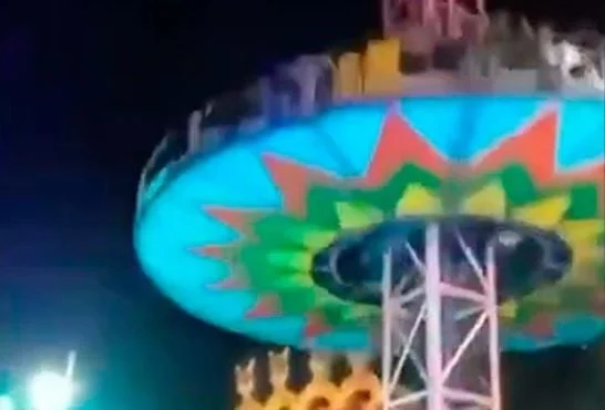 Aksident i frikshëm në një park argëtimi në Indi, struktura rrotulluese bie nga 15 metra lartësi, katër të plagosur