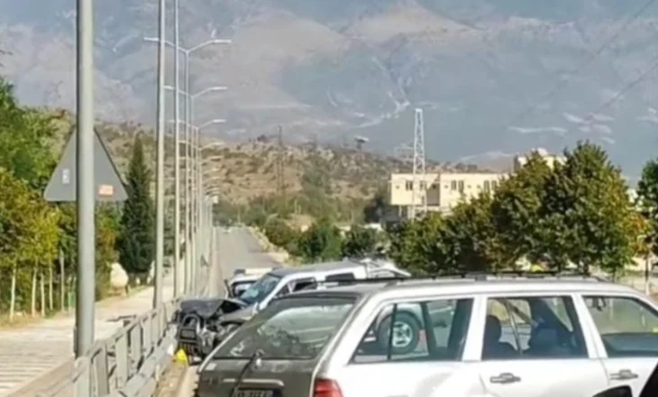 Aksident i rëndë/ Makinat përplasen me njëra-tjetrën, ja dyshimet e para rreth ngjarjes