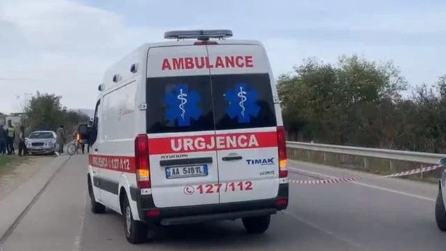 Aksident i rëndë në aksin “Shkodër-Velipojë”/ Makina del nga rruga dhe përplaset, 3 persona…