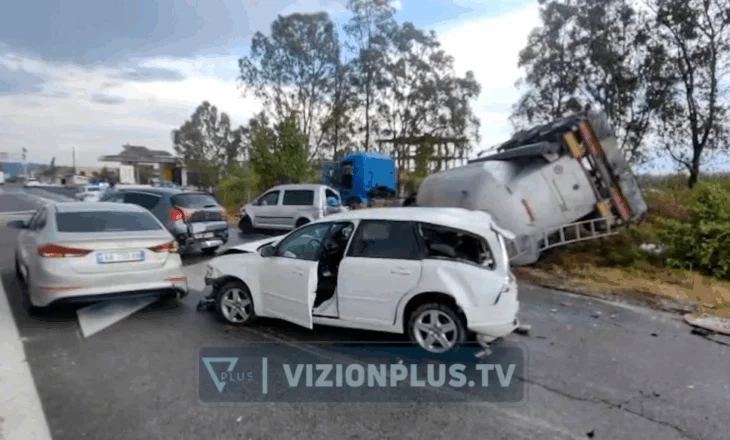 Aksident masiv në aksin Fier-Lushnjë, 5 makina përplasen mes tyre