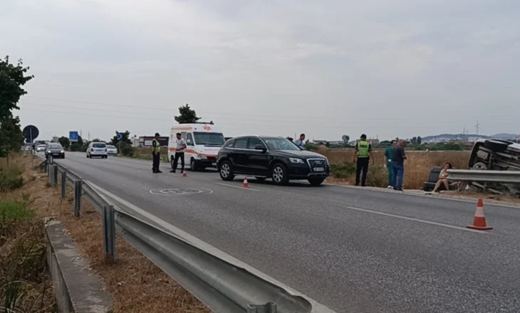 Aksident në aksin Lushnjë-Berat, automjeti përplaset me furgonin, përfundon në spital pasagjeri