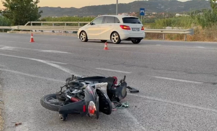 Aksident në rrugën Levan-Tepelenë, makina përplaset me motorin, një i plagosur përfundon në spital