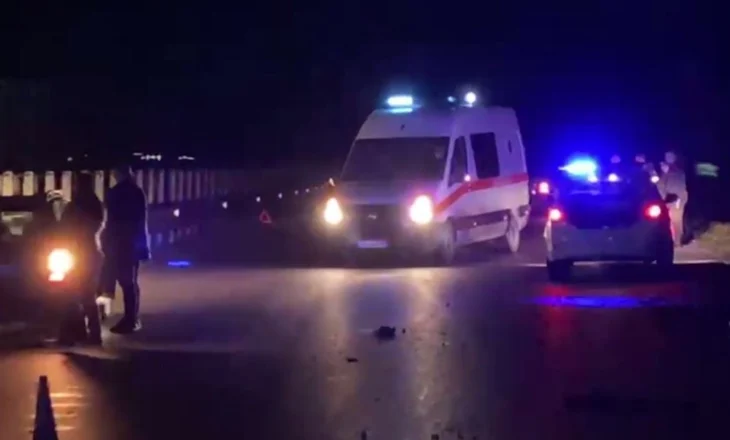Aksident tragjik në Peqin/ Makina del nga rruga, ndërrojnë jetë dy të rinj (EMRAT)
