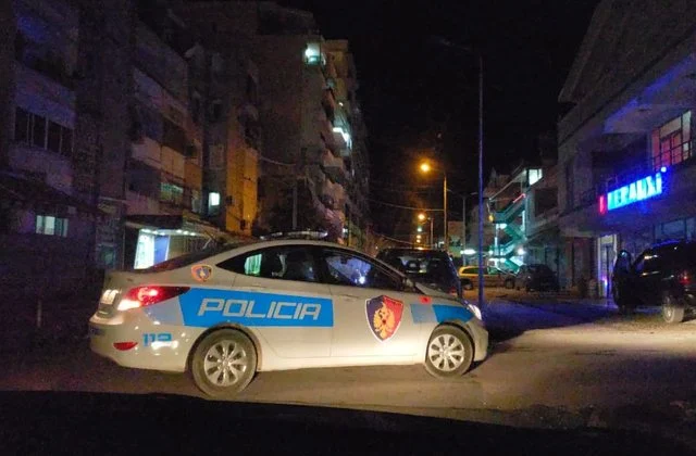 Aksioni në Durrës, identifikohen dy personat që u vendosën në pranga, njëri pjesë e… (Emrat)