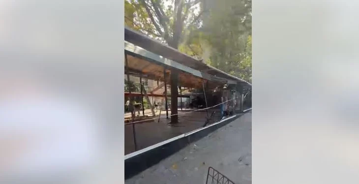 Aksioni për lirimin e hapësirave publike të zaptuara nga bizneset, Rama ndan pamjet: Ja dhe një mur i madh “kinez” që ra sot