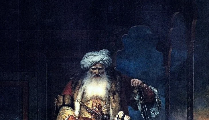 Ali Pasha e ka përdorur greqishten gati si gjuhë të tij zyrtare. Mbi portën e kështjellës së tij është një mbishkrim në greqisht në të cilin ai thekson se është pasardhës i Pirros