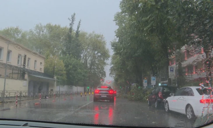 Ana tjetër e shiut, reshjet e dendura rikthyen KESH tek eksportet e energjisë