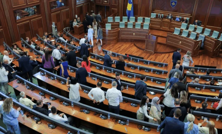 Analiza: Politika e Kosovës ngec, mundësitë ikin