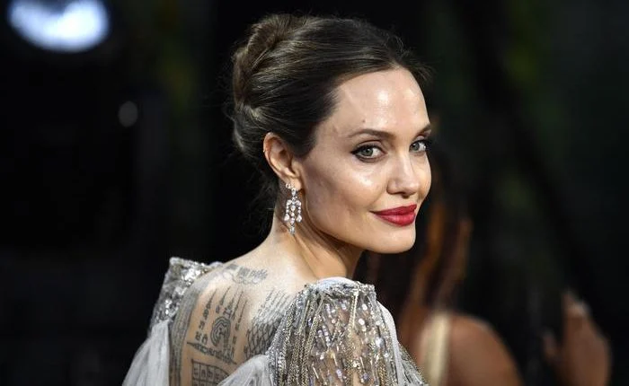 Angelina Jolie rikthehet me dramën “Couture” gjatë Javës së Modës në Paris