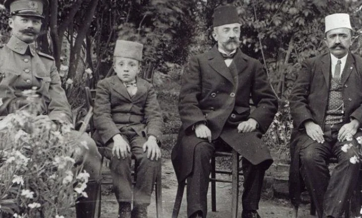 Aqif Pashë Elbasani, letër Mid’hat Frashërit (1915): Fati po na përplas prej guri në furrë