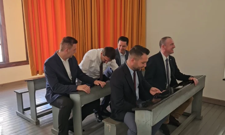 Arben Taravari nga Pogradeci: Institucionet në Maqedoninë e Veriut anashkalojnë ose shpërfillin përdorimin e gjuhës shqipe