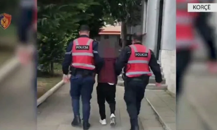 Arrestohet 27-vjeçari, theu me gurë xhamat e godinës së bashkisë dhe postoi pamje në internet