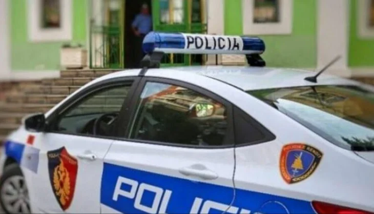 Arrestohet 49-vjeçarja në Durrës/ Ftoi në banesë 44-vjeçarin, i ofroi marrëdhënie seksuale me pagesë por i vodhi…