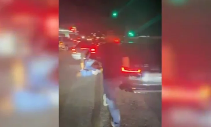 Arrestohet në Tiranë 21-vjeçari me armë, municion dhe pranga policie