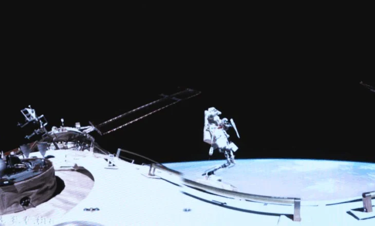 Astronautët e Shenzhou-20 përfundojnë serinë e tretë të aktiviteteve hapësinore