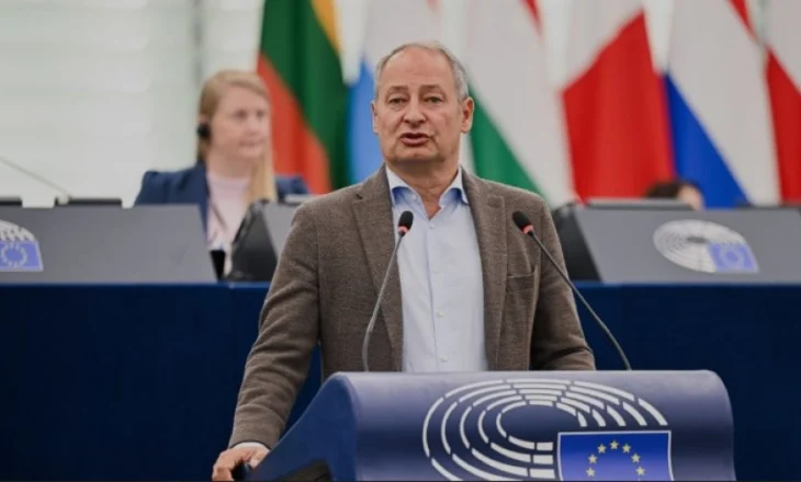 Austria kërkon reagim të BE-së për krizën në Serbi: Dhuna e Vuçiç ndaj protestuesve paqësorë duhet të marrë përgjigje nga Brukseli