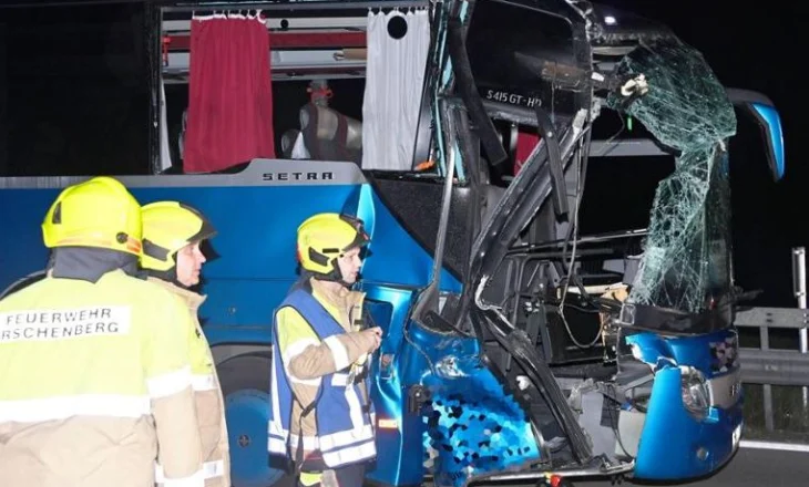 Autobusi me pasagjerë nga Kosova përplaset me kamionin në Gjermani, plagosen 30 persona