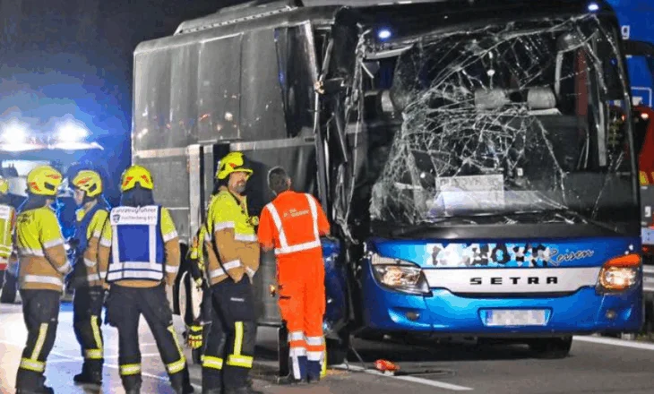 Autobusi nga Kosova përplaset me kamionin në Gjermani, 30 të plagosur