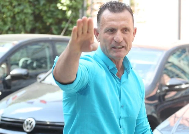 Avokati i Metës, përshëndetje naziste në dyert e SPAK! Përmend edhe Hitlerin