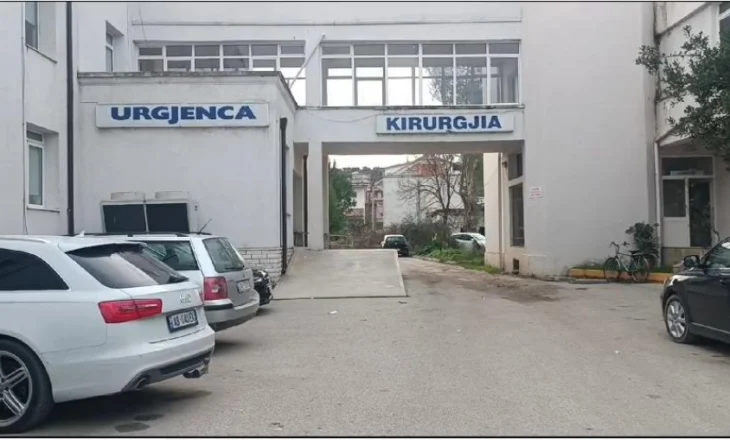 Babë e bijë përplasen nga makina, transportohen në gjendje të rëndë për në spital