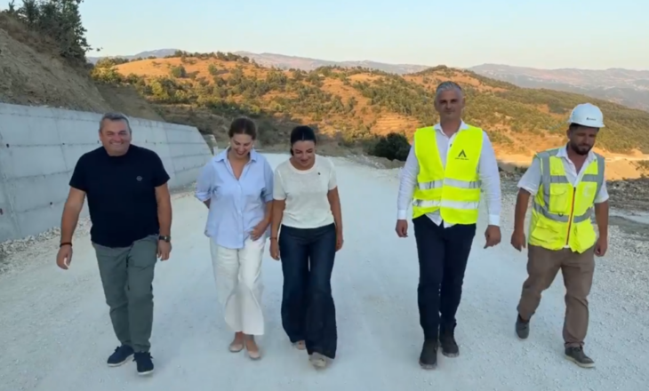 Balluku dhe Kumbaro inspektojnë punimet në aksin rrugor Berat–Ballaban