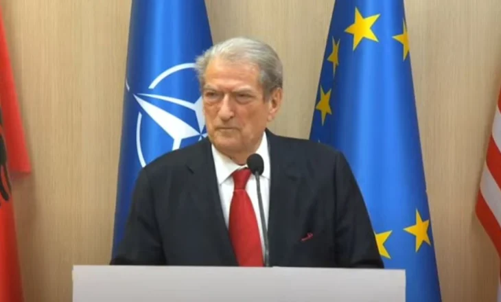 Berisha sërish në Kushtetuese, ish-kryeministri kërkon të shpallet anti-kushtetues masa e arrestit që e mbajti në shtëpi 331 ditë