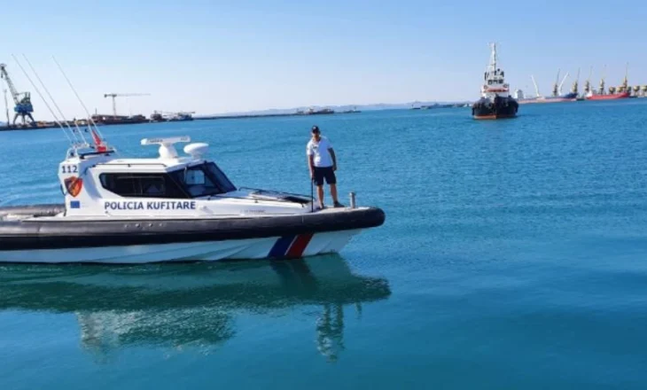 Bllokohet skafi gjatë natës/ Të bllokuar në mes të detit policia kufitare shpëton në kohë tre turistët