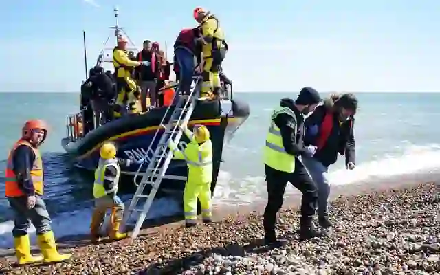 Britani/ Ishte përfshirë në trasportimin ilegal të emigrantëve, pranga 22-vjeçarit shqiptar
