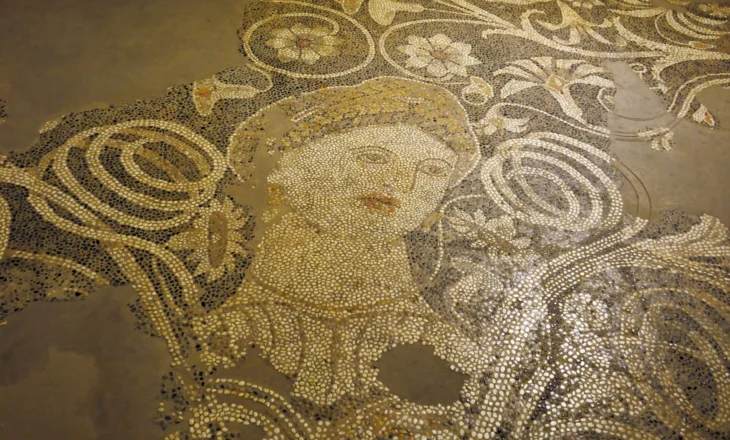 Bukuroshja e Durrësit, historia e mozaikut më të famshëm në Shqipëri