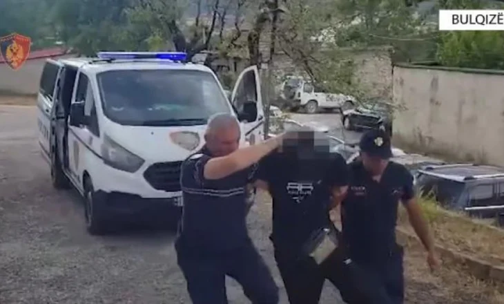 Bulqizë, qarkullonte me armë zjarri pistoletë, arrestohet 20-vjeçari