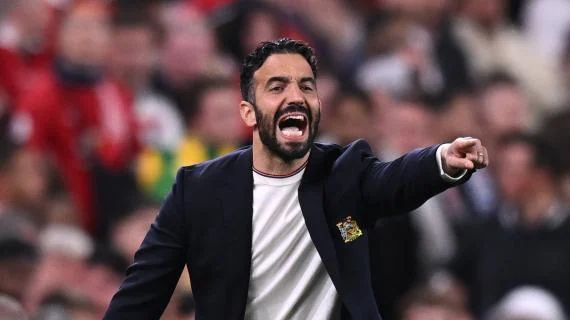 “Carabao Cup”, turpërohet nga skuadra e kategorisë së katërt. Amorim: Iu kërkoj ndjesë tifozëve tanë