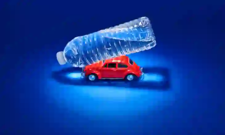 Çfarë ndodh nëse pini në një shishe plastike uji të lënë në një makinë të nxehtë