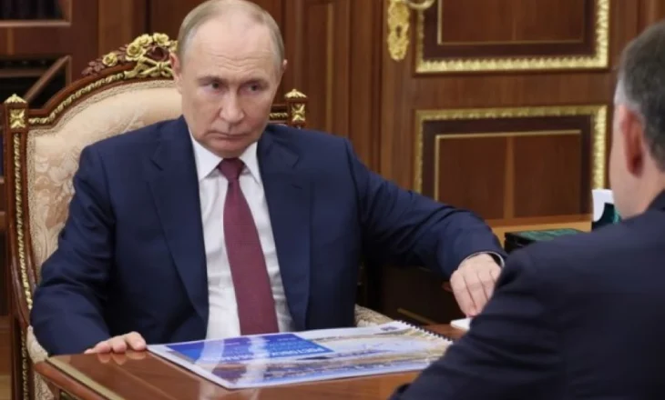 Çfarë po bën Vladimir Putin ndërkohë që Zelensky dhe liderët evropian diskutojnë në tryezën ovale mbi fatin e luftës?