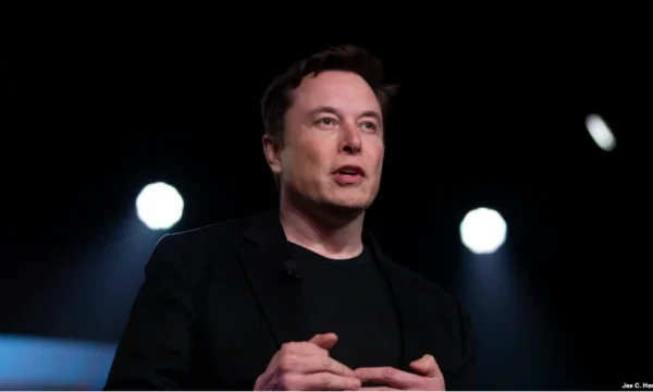 Chat GPT i jep një mësim Grok-ut të Elon Musk