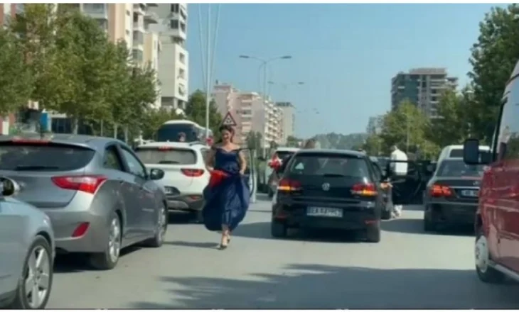 Çudira shqiptare/ Dasmorët zbresin në rrugë e ja marin valles, bllokohet qarkullimi në Vlorë