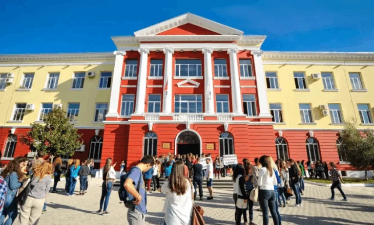 Dalin listat e maturantëve fitues, në 29 gusht nis faza e parë e regjistrimit në universitete
