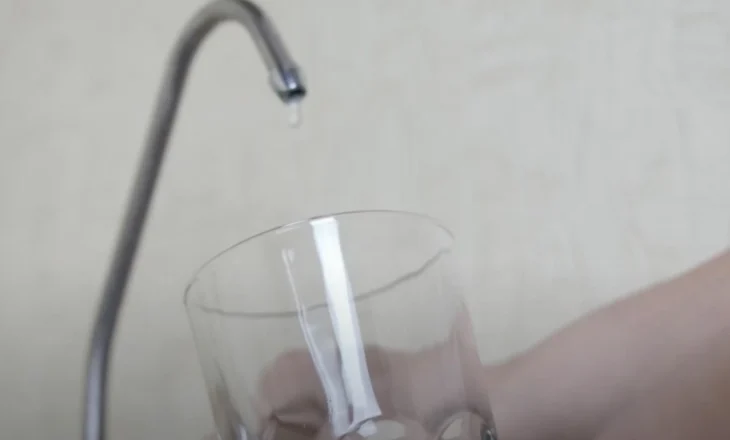 Defekt teknik në Ujësjellës, ndërprerje e përkohshme e furnizimit me ujë në disa zona