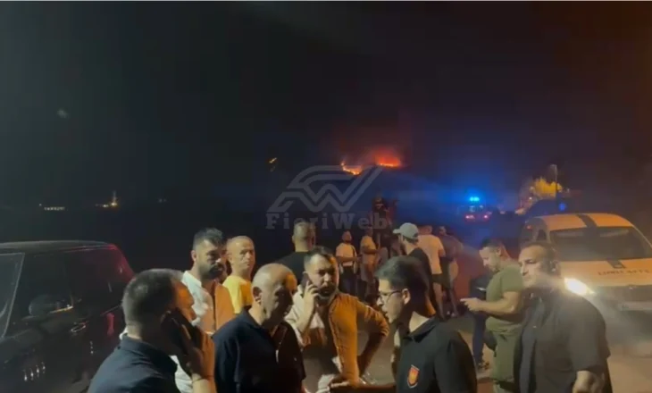 Delvinë – Situatë alarmante nga zjarri, rrezikohen banesat, Ministri Pirro Vengu mbërrin me urgjencë