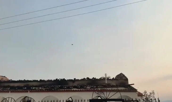 Delvinë/ Zjarri djeg edhe kosheret, bletët ‘pushtojnë’ fshatin